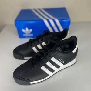 Adidas Samoa Sz 5.5 in kids/ 7.5 in women’s 🖤